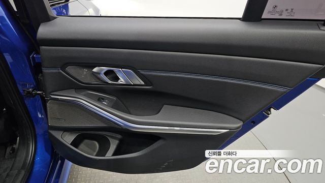 BMW 3-Series 2022 — photo 15