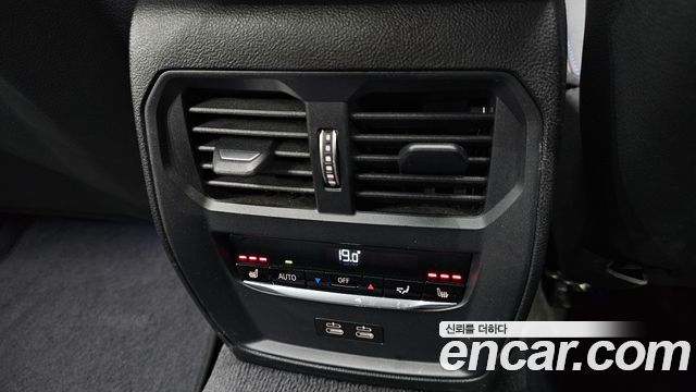BMW 3-Series 2022 — photo 29