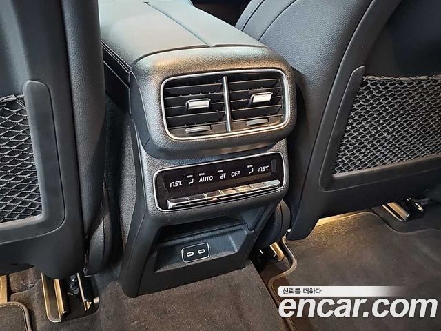 Mercedes-Benz GLE-Class 2023 — photo 13