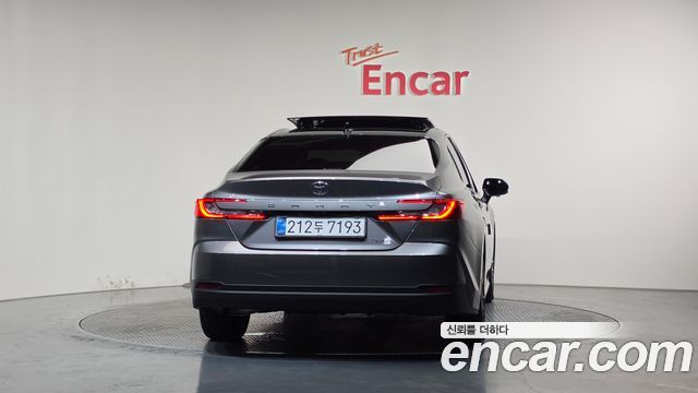 Toyota Camry 2025 — photo 4