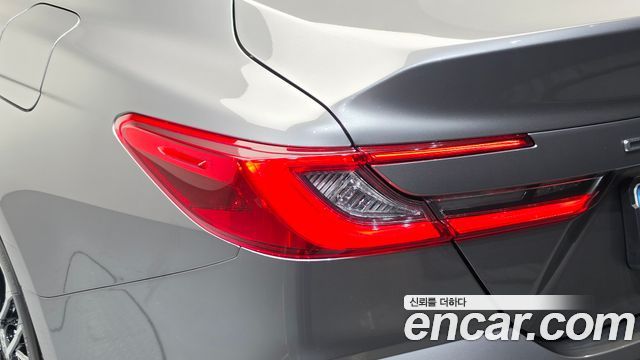 Toyota Camry 2025 — photo 9