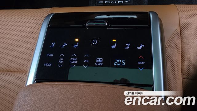 Toyota Camry 2025 — photo 35