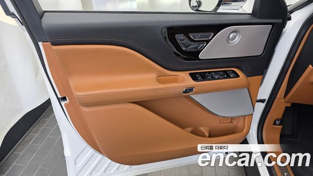 Lincoln Aviator 2022 — photo 14