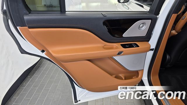 Lincoln Aviator 2022 — photo 15