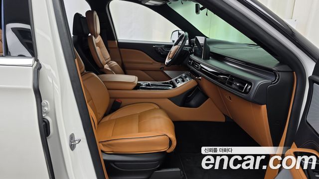 Lincoln Aviator 2022 — photo 16