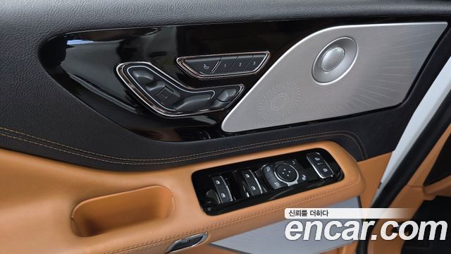 Lincoln Aviator 2022 — photo 29