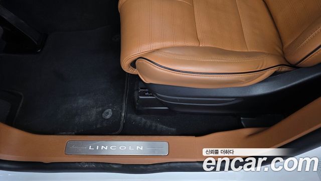 Lincoln Aviator 2022 — photo 31