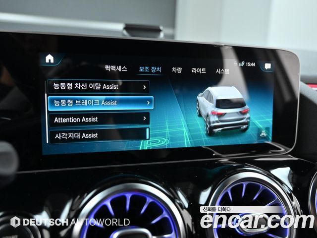 Mercedes-Benz GLA-Class 2020 — photo 16