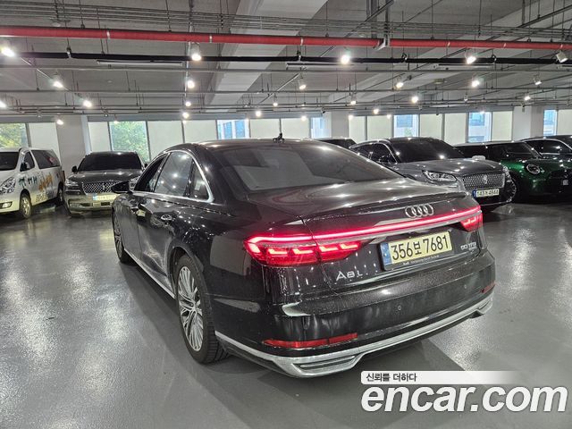 Audi A8 2021 — photo 3