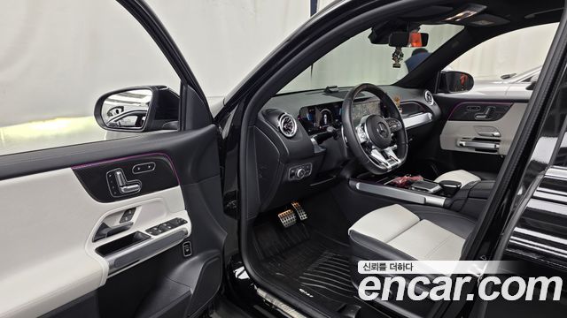 Mercedes-Benz GLB-Class 2023 — photo 13