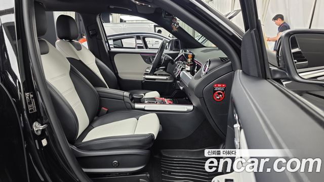 Mercedes-Benz GLB-Class 2023 — photo 17