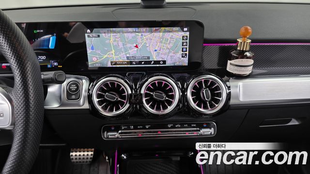 Mercedes-Benz GLB-Class 2023 — photo 20