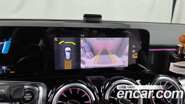 Mercedes-Benz GLB-Class 2023 — photo 21