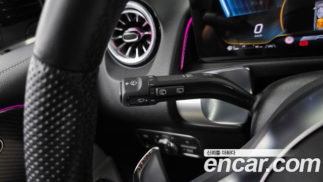 Mercedes-Benz GLB-Class 2023 — photo 25
