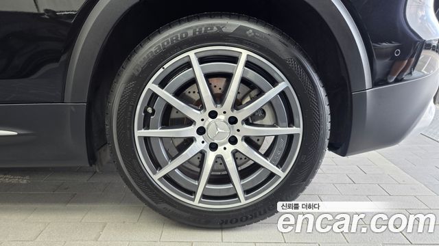 Mercedes-Benz GLB-Class 2023 — photo 7