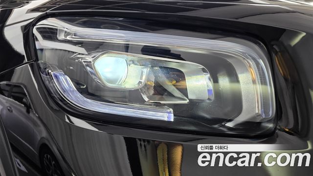 Mercedes-Benz GLB-Class 2023 — photo 8