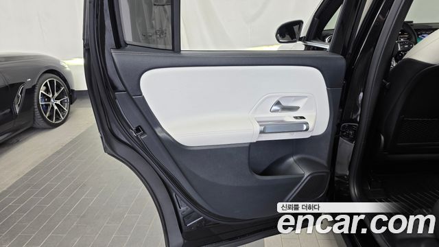 Mercedes-Benz GLB-Class 2023 — photo 15