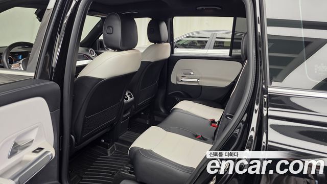 Mercedes-Benz GLB-Class 2023 — photo 16