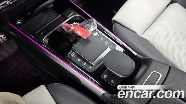 Mercedes-Benz GLB-Class 2023 — photo 27