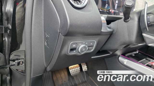 Mercedes-Benz GLB-Class 2023 — photo 30