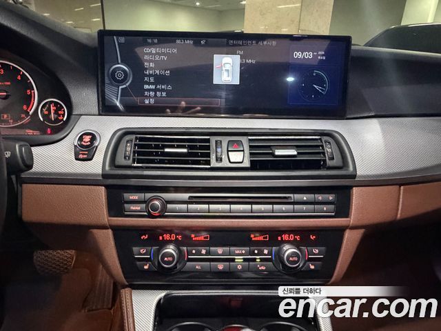BMW 5-Series 2012 — photo 12