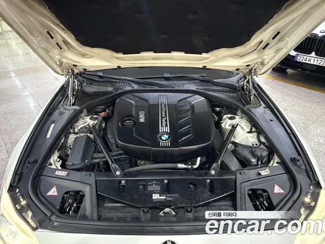 BMW 5-Series 2012 — photo 18