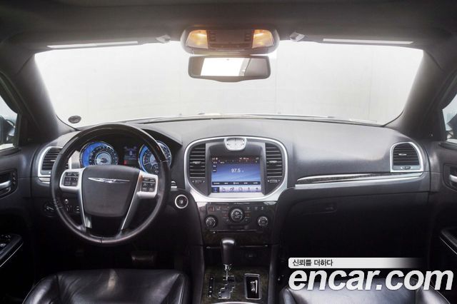Chrysler 300C 2011 — photo 2