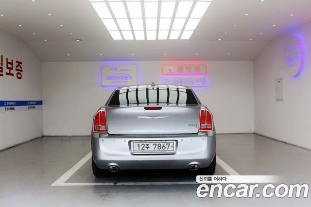 Chrysler 300C 2011 — photo 4
