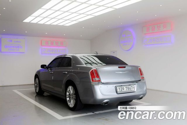 Chrysler 300C 2011 — photo 9