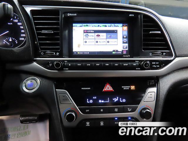 Hyundai AVANTE 2016 — photo 12