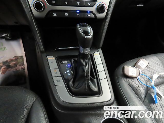 Hyundai AVANTE 2016 — photo 13