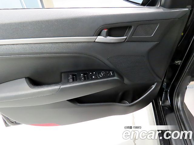 Hyundai AVANTE 2016 — photo 14