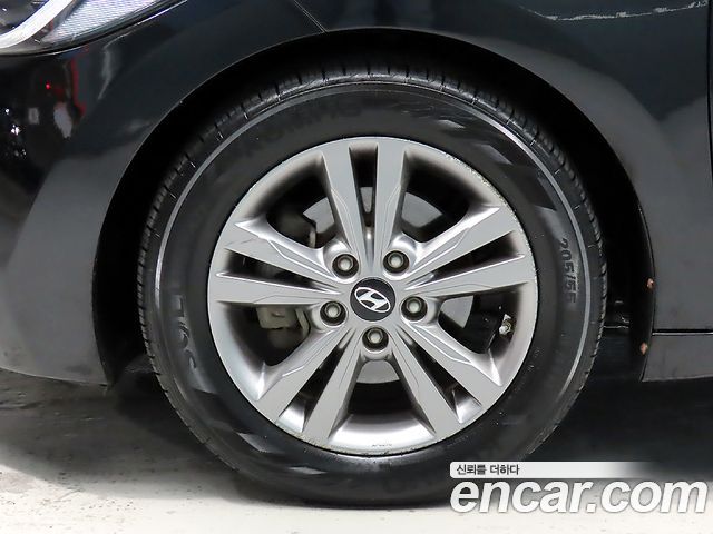 Hyundai AVANTE 2016 — photo 20