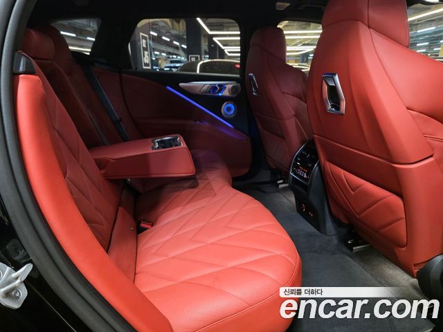 BMW XM 2026 — photo 11