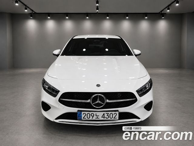 Mercedes-Benz A-Class 2025 — photo 3