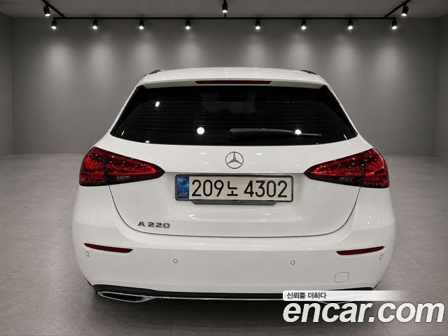 Mercedes-Benz A-Class 2025 — photo 4