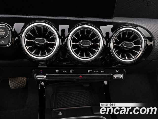 Mercedes-Benz A-Class 2025 — photo 10