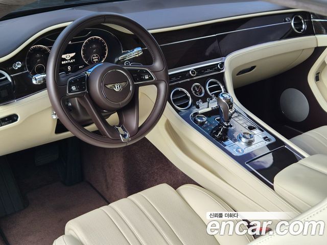 Bentley Continental 2019 — photo 11