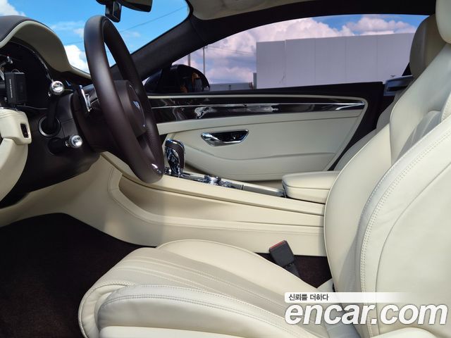 Bentley Continental 2019 — photo 12
