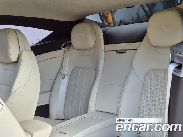 Bentley Continental 2019 — photo 13