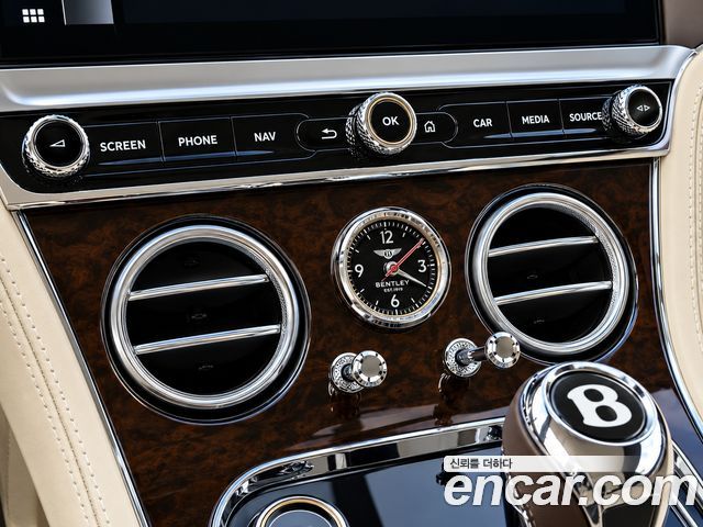 Bentley Continental 2019 — photo 14