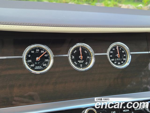 Bentley Continental 2019 — photo 15