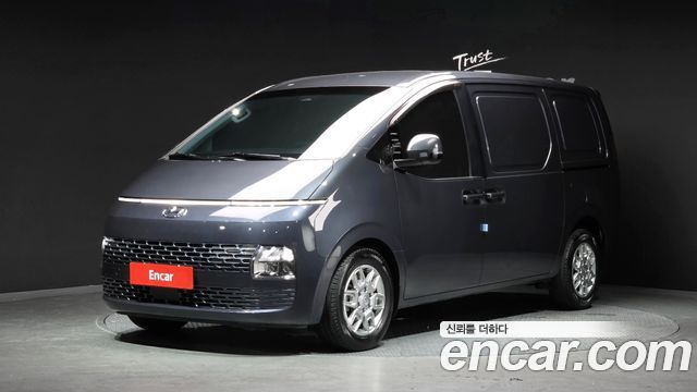 Hyundai Staria 2023 — photo 1