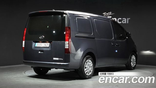Hyundai Staria 2023 — photo 2