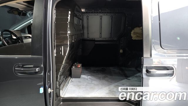 Hyundai Staria 2023 — photo 11