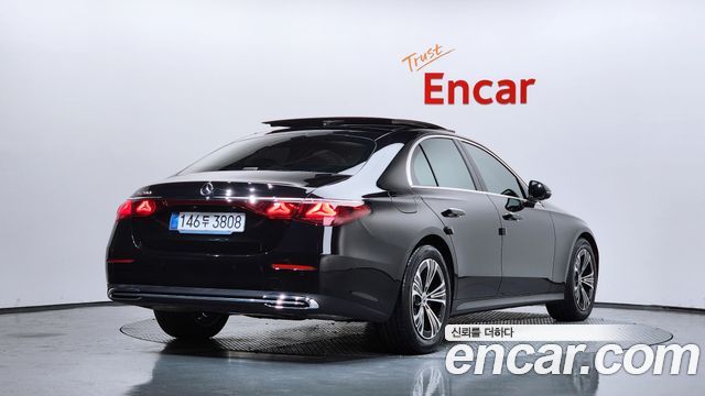 Mercedes-Benz E-Class 2025 — photo 2