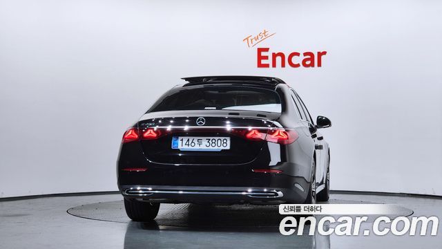 Mercedes-Benz E-Class 2025 — photo 4