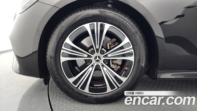 Mercedes-Benz E-Class 2025 — photo 5