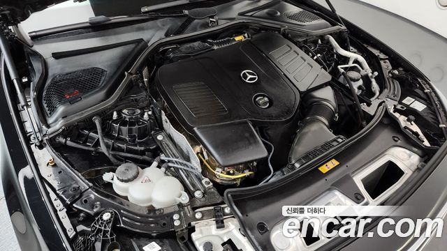 Mercedes-Benz E-Class 2025 — photo 6