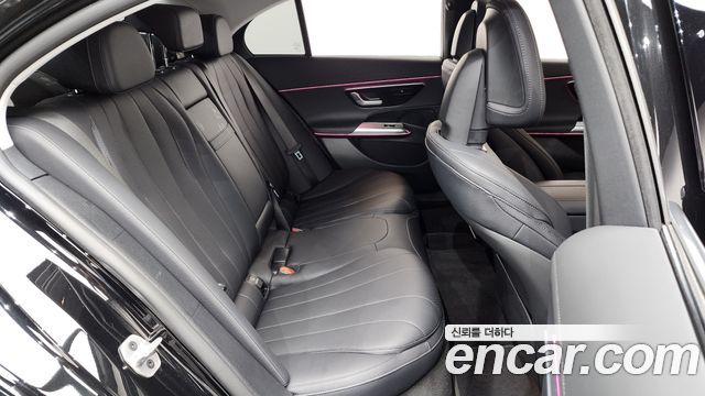 Mercedes-Benz E-Class 2025 — photo 17